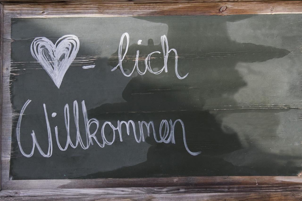 Gaestehaus Beim Metzger / Doettingen Am Nuerburgring Dottingen  Exteriör bild