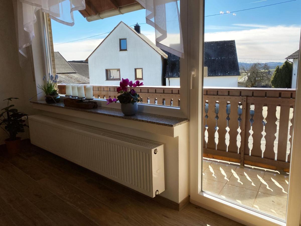 Gaestehaus Beim Metzger / Doettingen Am Nuerburgring Dottingen  Exteriör bild