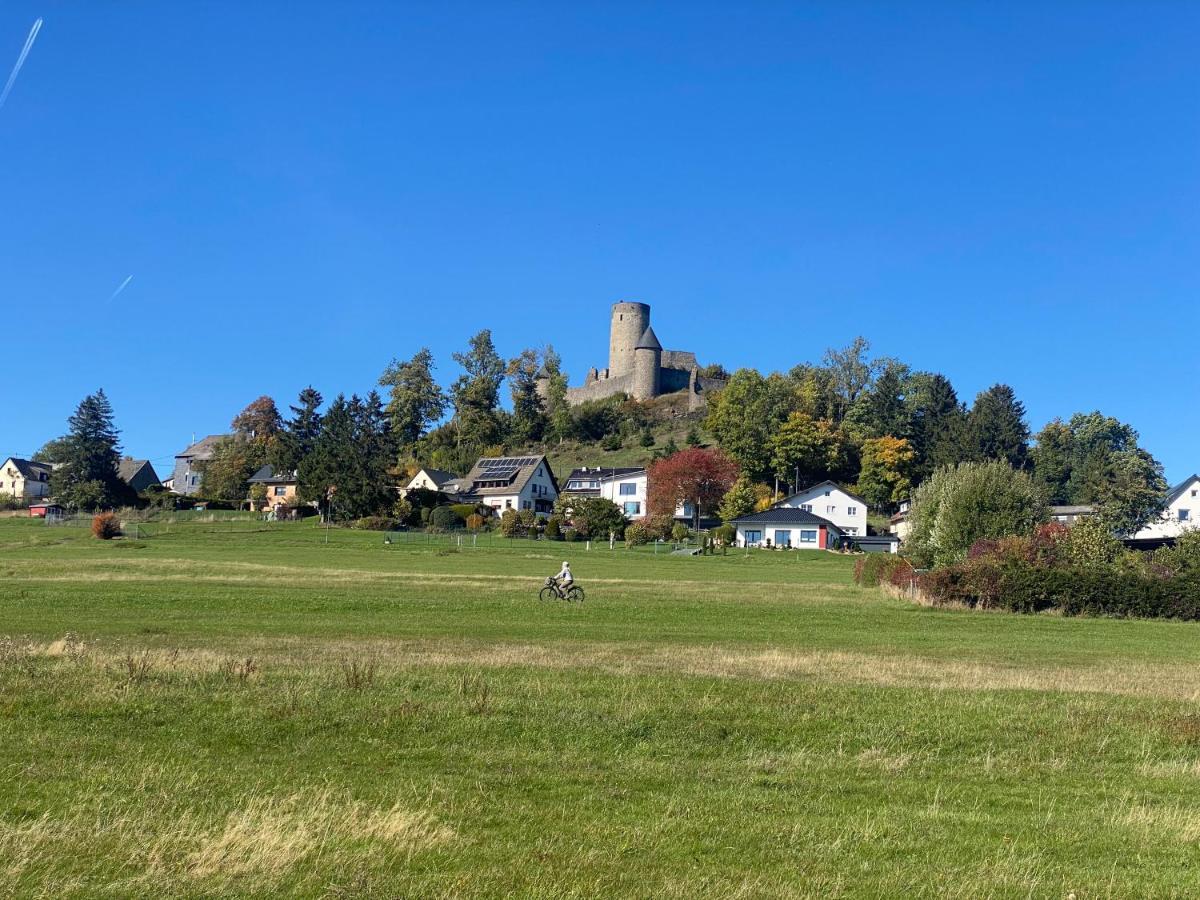 Gaestehaus Beim Metzger / Doettingen Am Nuerburgring Dottingen  Exteriör bild